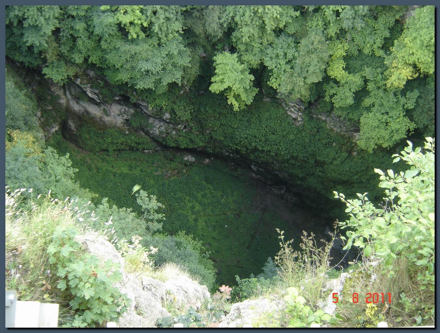 785_00176010ML CIMI Tchequie Blansko Karst de Moravie aout2011.JPG (251 KB)